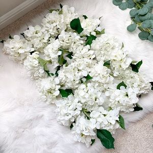 20 Cut Hydrangeas - White